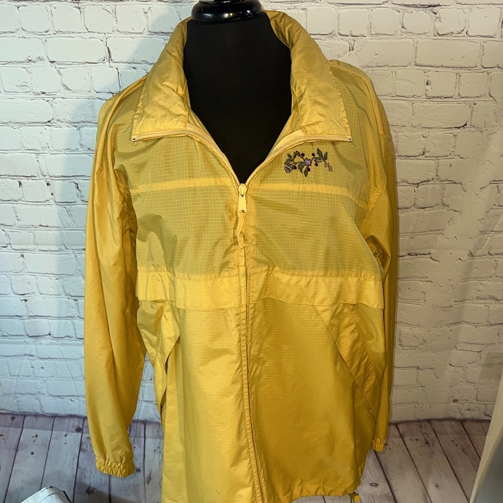 NORTHERN REFLECTIONS yellow/gold lightweight windbreaker. Like new. Hooded
